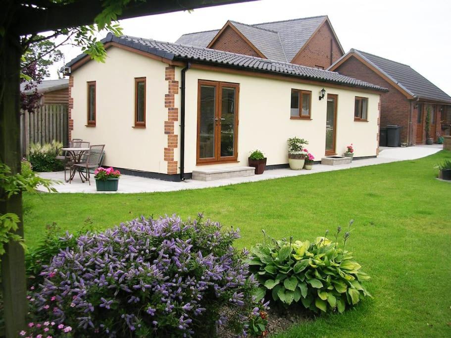 Coastal Garden Lodge Preesall Kültér fotó